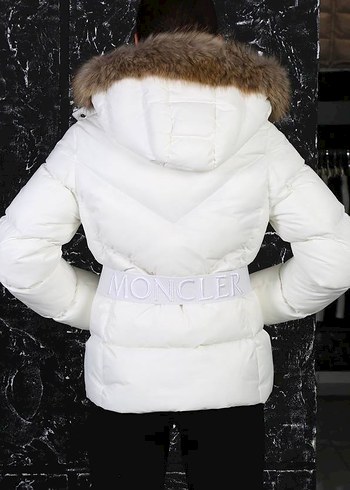 MONCLER MARKA, BEYAZ TÜYLÜ KEMERLİ MONT - Görsel 3