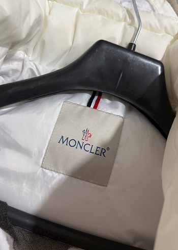 MONCLER MARKA, BEYAZ TÜYLÜ KEMERLİ MONT - Görsel 5