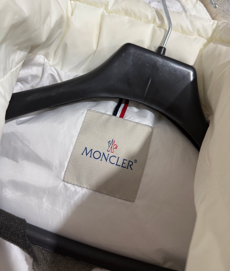 MONCLER MARKA, BEYAZ TÜYLÜ KEMERLİ MONT - Görsel 5