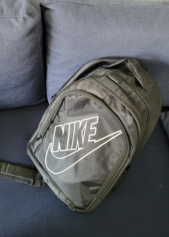 Nike Siyah Fermuarlı Sırt Çantası sıfır ürün etiketi yok - Görsel 7
