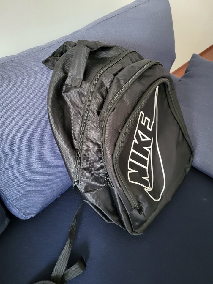 Nike Siyah Fermuarlı Sırt Çantası sıfır ürün etiketi yok - Görsel 2