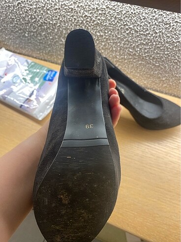 Siyah topuklu ayakkabı - Görsel 4