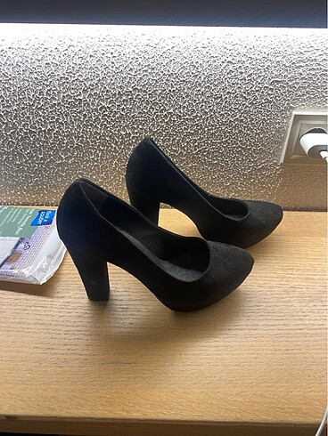 Siyah topuklu ayakkabı - Görsel 2