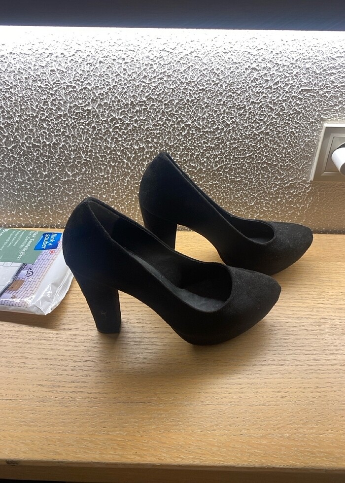 Siyah topuklu ayakkabı - Görsel 2