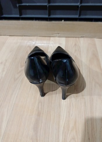 37 Beden Parlak Siyah Tokalı Stiletto Topuklu Kadın Ayakkabı
