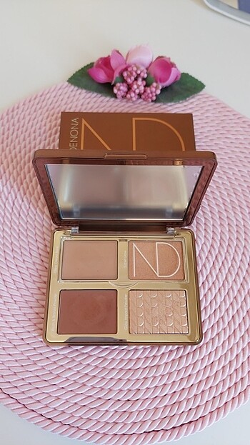 NATASHA DENONA BRonzer & Glow Palette 