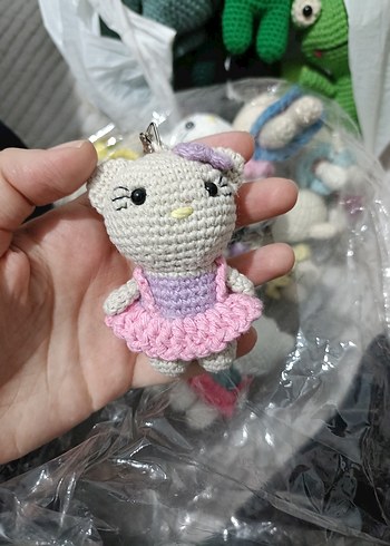 Renkli El Yapımı Tığ İşi Beyaz Kedi Oyuncak - Görsel 9