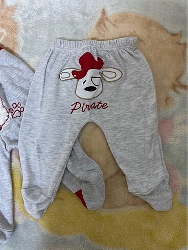 Diğer İki adet patikli pijama
