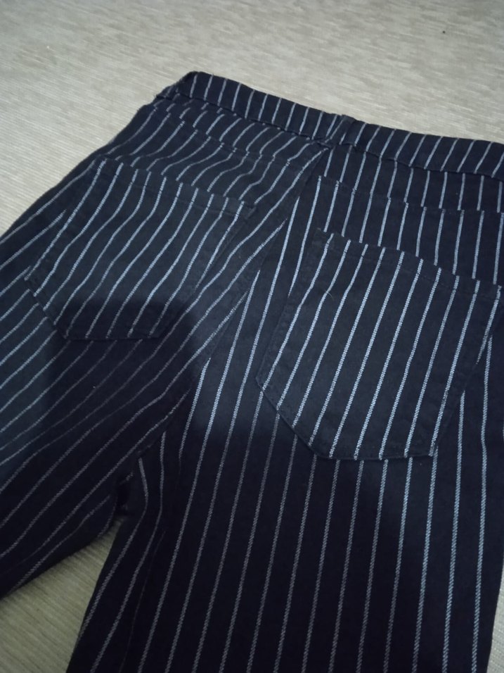 Gri Çizgili Pilili Midi Kadın Kumaş Pantolon - Görsel 4