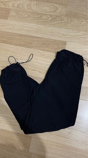 siyah paraşüt pantolon