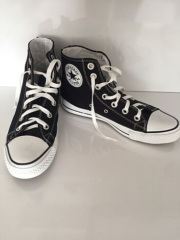 siyah bilekli converse