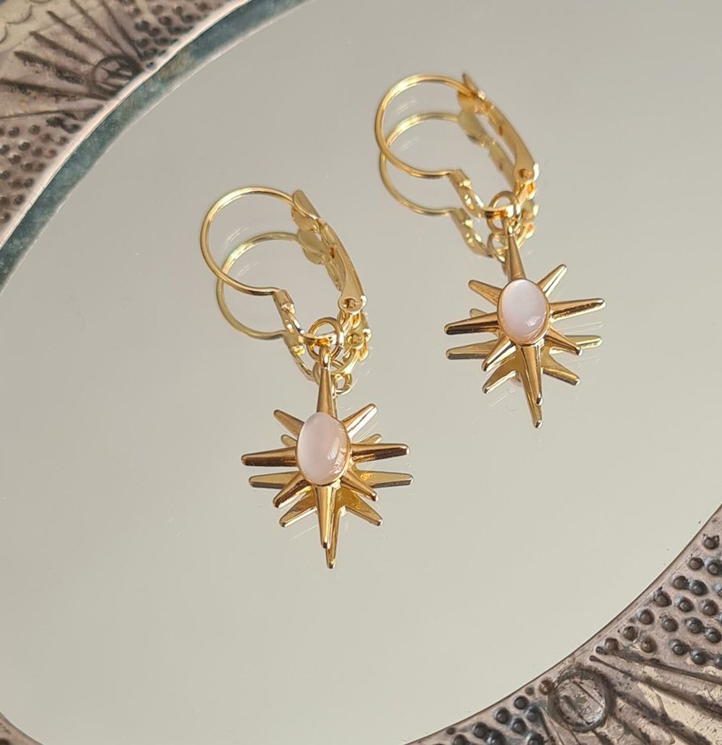 Altın Kaplama Mini Sedef Boncuklu Kutup Yıldızı Sallantılı Küpe - Görsel 3