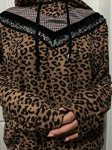 Sweatshirt