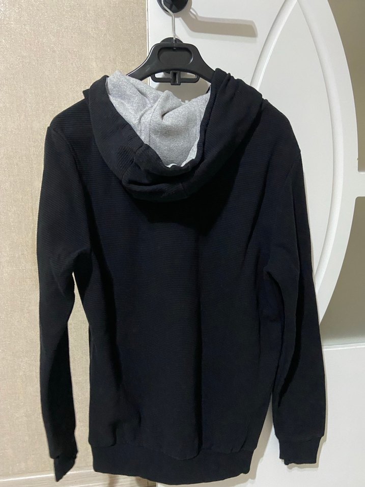 Siyah Kapüşonlu Baskılı Sweatshirt - Görsel 3