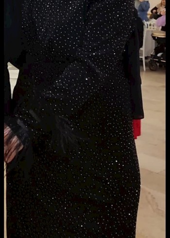 Kuş tüyü detaylı siyah uzun abiye elbise - Görsel 2