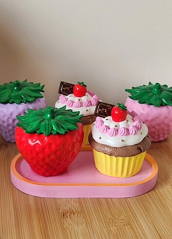 Beden kırmızı Renk Çilek Cupcake Set