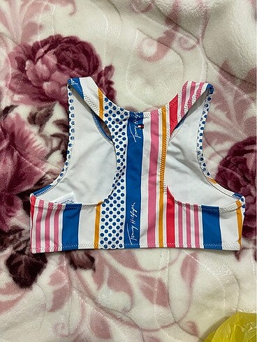 8 Yaş Beden Tommy bikini üstü