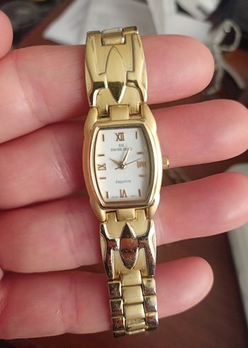 Klasik Şıklıkta Altın Kadın Kol Saati - Görsel 3