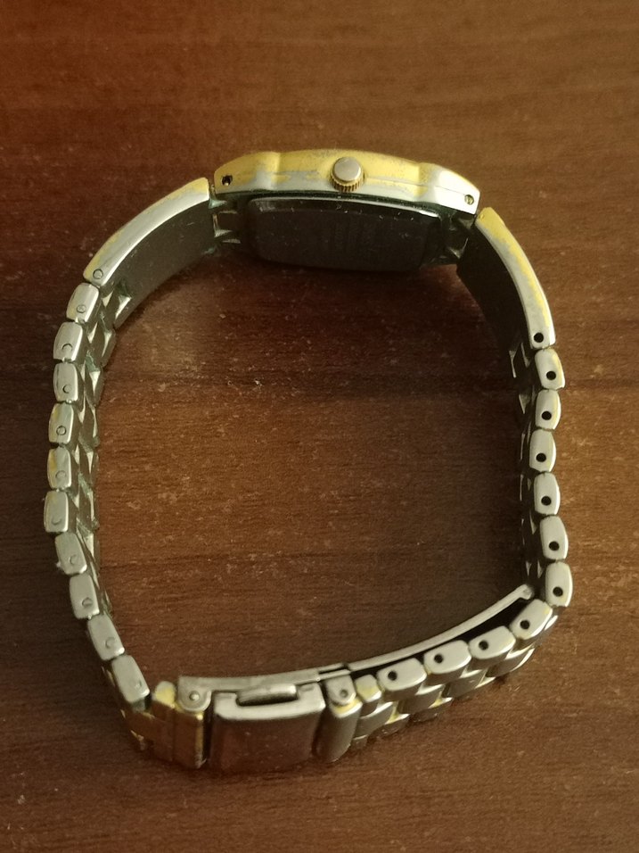 Klasik Şıklıkta Altın Kadın Kol Saati - Görsel 4