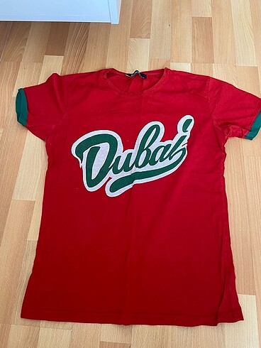 Standart Beden Beden Sateen marka erkek tshirt.