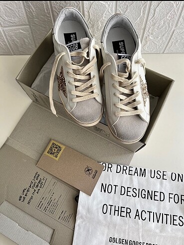 39 Beden beyaz Renk GOLDEN GOOSE DELUXE