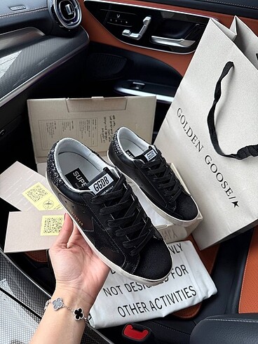 37 Beden siyah Renk GOLDEN GOOSE DELUXE