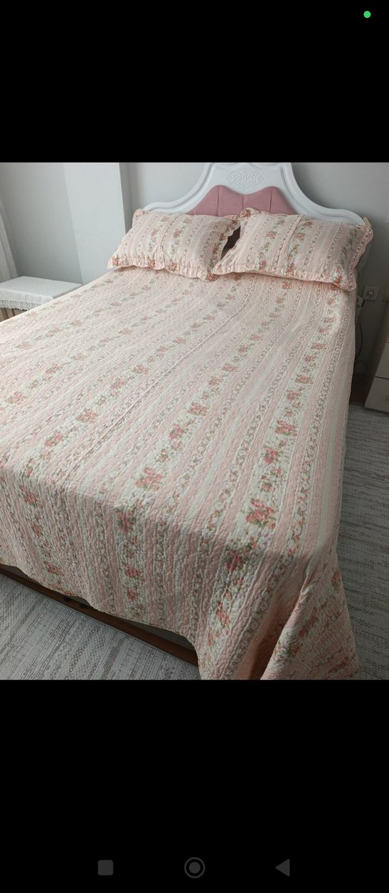 Pembe Çiçek Desenli Yatak Örtüsü - Görsel 2