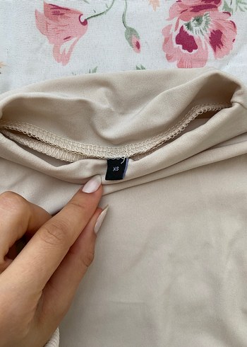 Bej Drapeli Yüksek Yakalı Uzun Kollu Bluz - Görsel 2