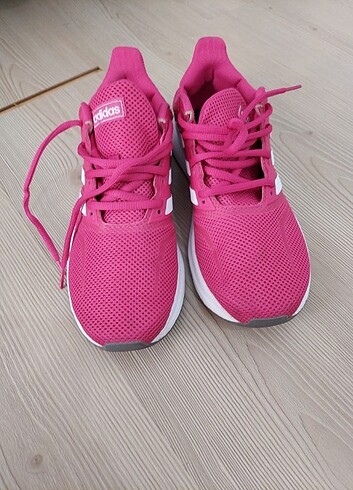 Orijinal Adidas spor ayakkabı 