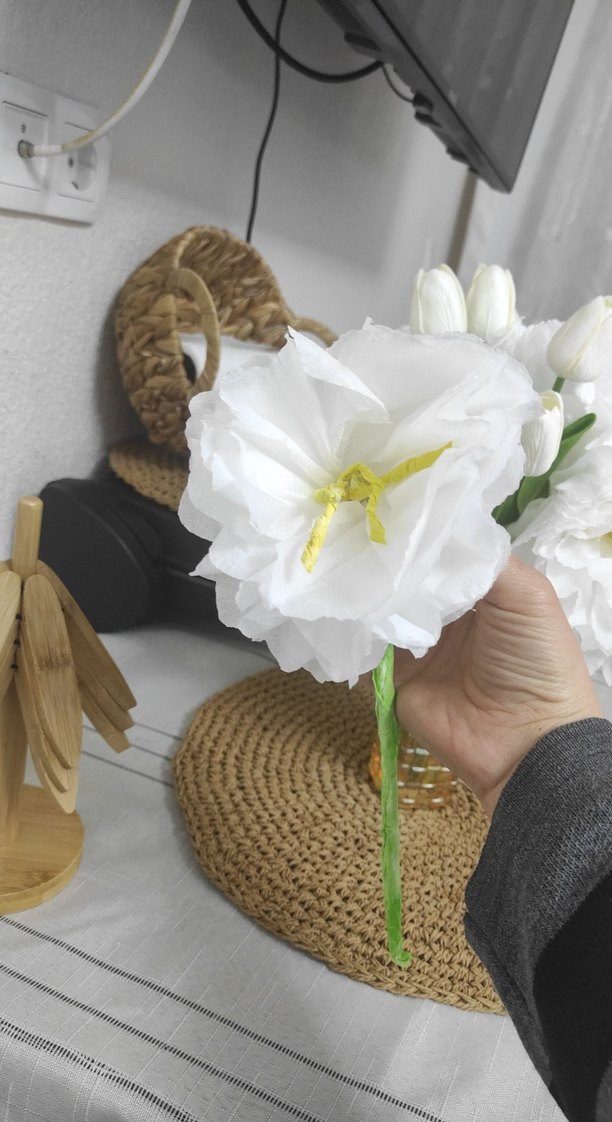 Beyaz Çiçekli Şeffaf Vazo - Görsel 2