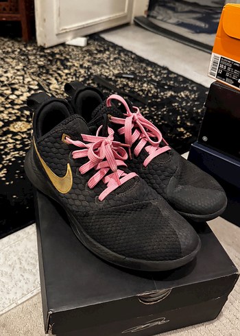 Nike LeBron Witness 3