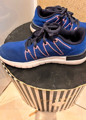 Diğer Under Armour orjinal mavi kadin ayakkabi.