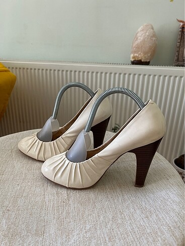 Nine West Krem rugan stiletto ayakkabı