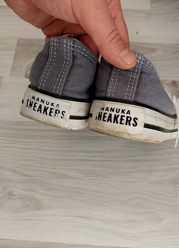 Manuka converse