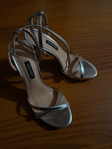 Nine West 39 numara gümüş