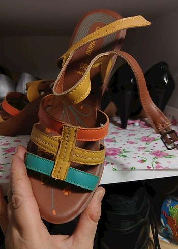 Dolgu Topuklu Sandalet - Görsel 2