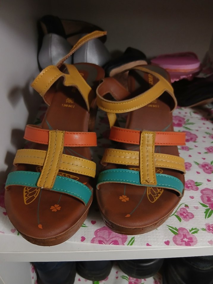 Dolgu Topuklu Sandalet - Görsel 3