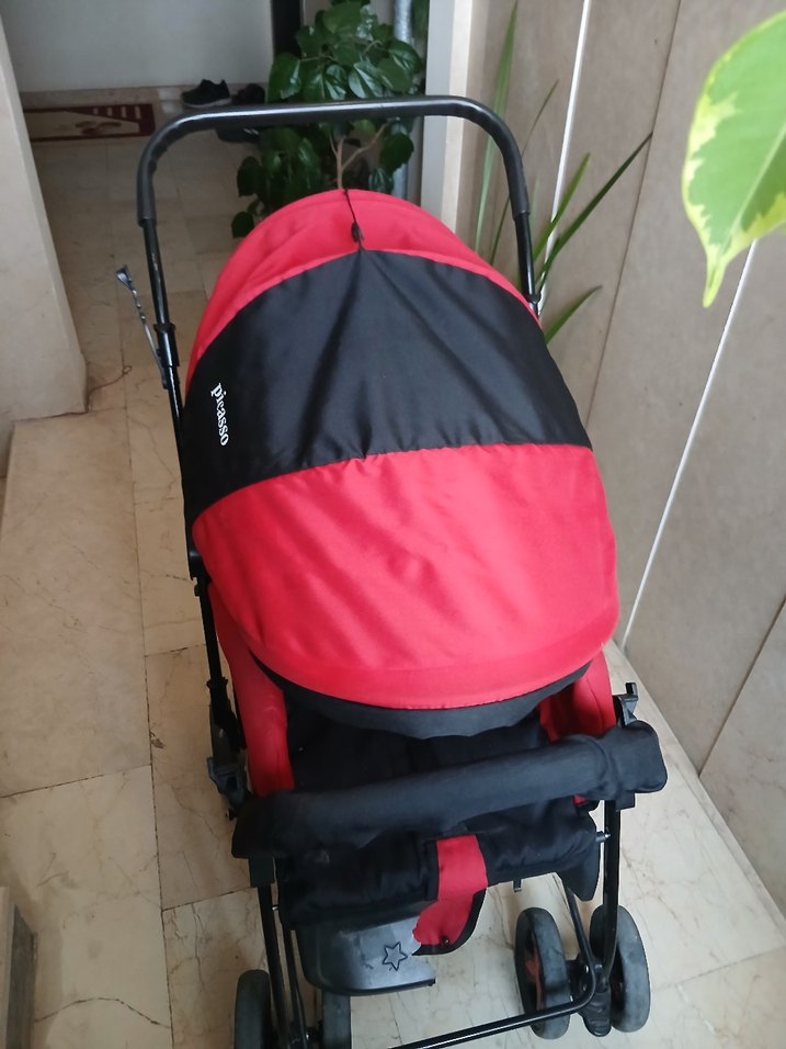 Kırmızı Bebek Arabası - Görsel 3