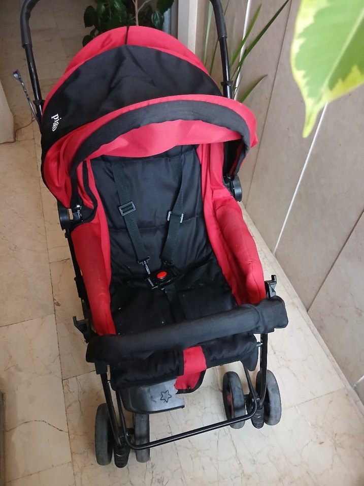 Kırmızı Bebek Arabası - Görsel 2