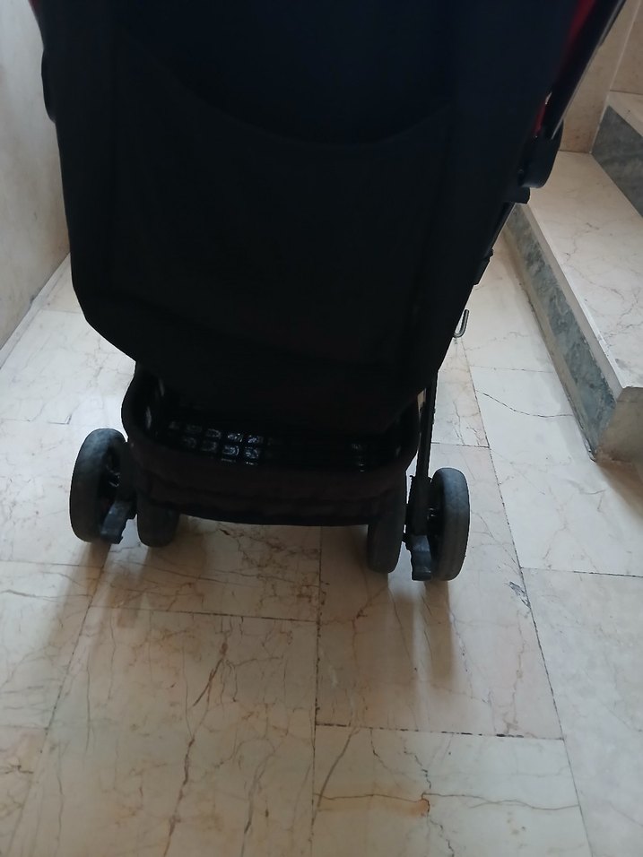 Kırmızı Bebek Arabası - Görsel 5