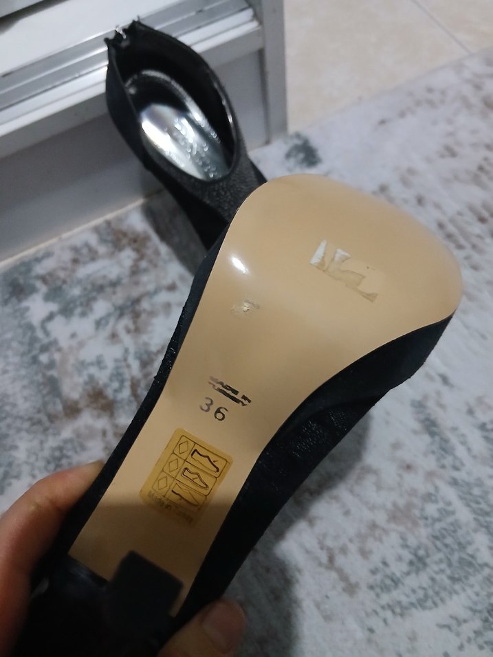 Parlak Siyah Seksi Topuklu Gece Ayakkabısı - Görsel 4