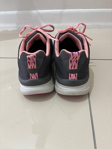 35 Beden Skechers spor ayakkabı