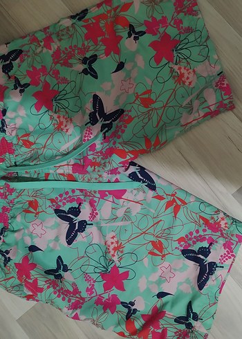 Turkuaz Renkli Çiçek Desenli Kadın Bermuda Şort - Görsel 4