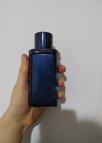 Minimalist Mavi Parfüm Şişesi - Görsel 3