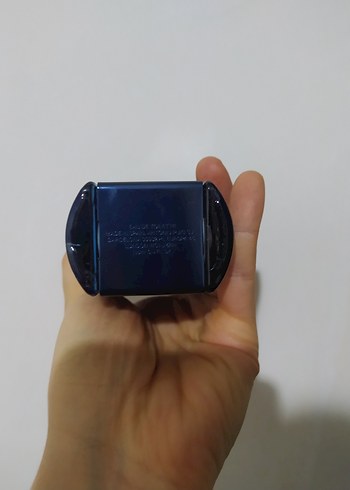 Minimalist Mavi Parfüm Şişesi - Görsel 2