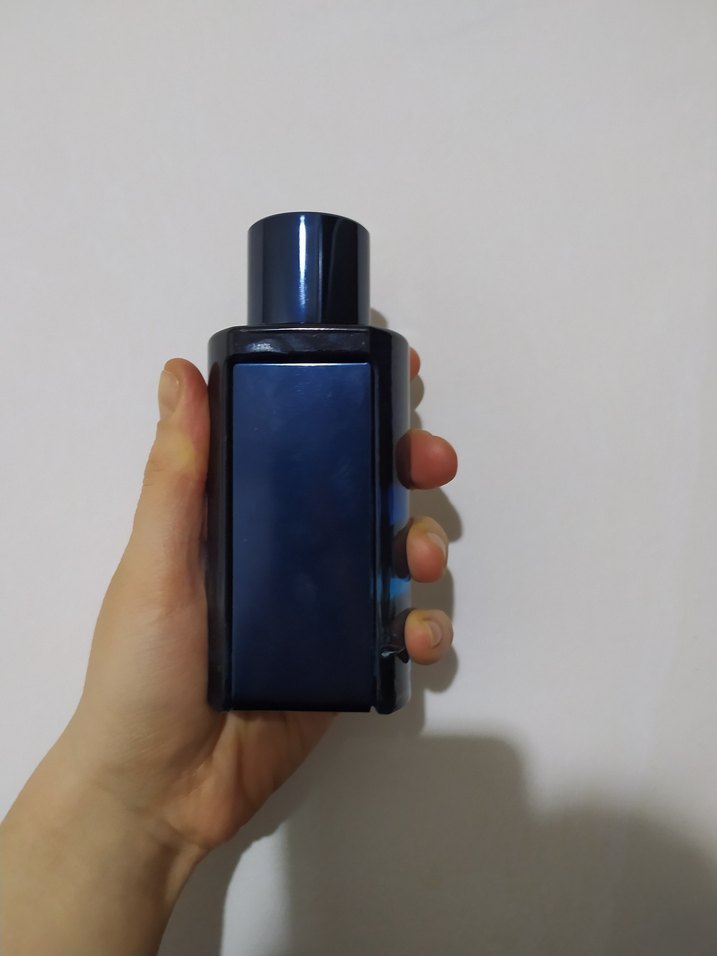 Minimalist Mavi Parfüm Şişesi - Görsel 3