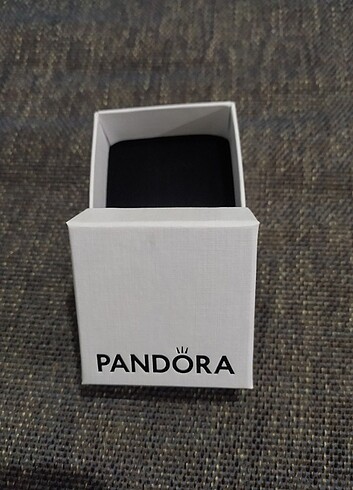 Pandora yüzük kutusu 