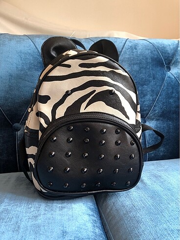 Zımbalı zebra desenli sırt çantası
