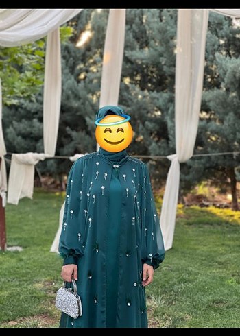 Boncuk Detaylı Uzun Yeşil Elbise