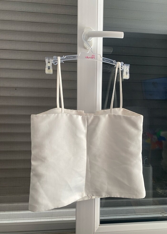 H&M taşlı fiyonklu üst - Görsel 3